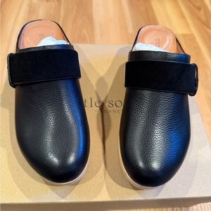 Henley Clog Gentle Souls by Kenneth Cole. Women’s black leather/suede. Size 6.5.